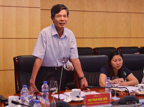 Thứ trưởng Bộ TN&MT Chu Phạm Ngọc Hiển phát biểu tại buổi làm việc. 
