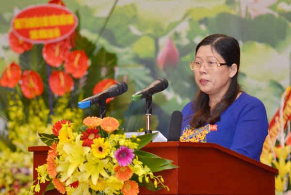 Thứ trưởng Nguyễn Thị Phương Hoa - Phó Chủ tịch thứ nhất Hội đồng TĐKT Bộ TN&MT phát biểu tại Đại hội