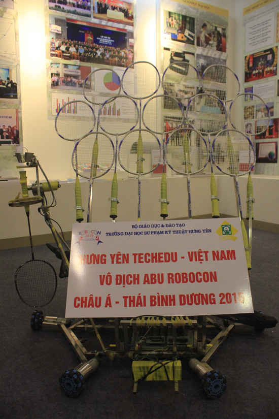 Sản phẩm Robocon của Đại học sư phạm kĩ thuật Hưng Yên đã giành chức vô địch tại giải Robocon châu Á 2015.