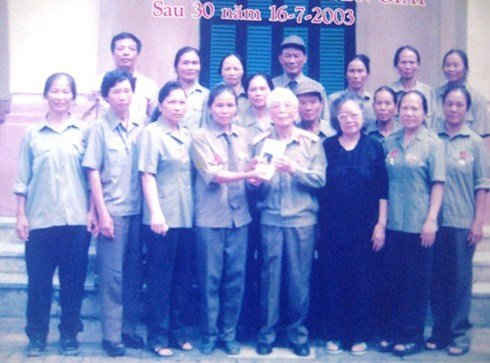 Trung đội nữ công binh thép gặp lại Đại tướng năm 2003