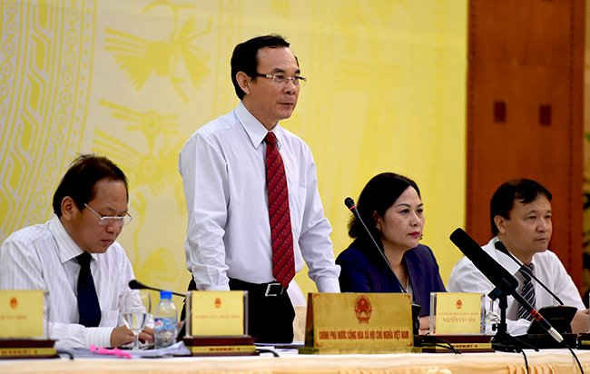 Bộ trưởng - Chủ nhiệm Văn phòng Chính phủ Nguyễn Văn Nên chủ trì buổi họp báo Chính phủ thường kỳ tháng 8/2015. 