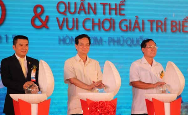 Thủ tướng Chính phủ Nguyễn Tấn Dũng phát lệnh khởi công dự án. 