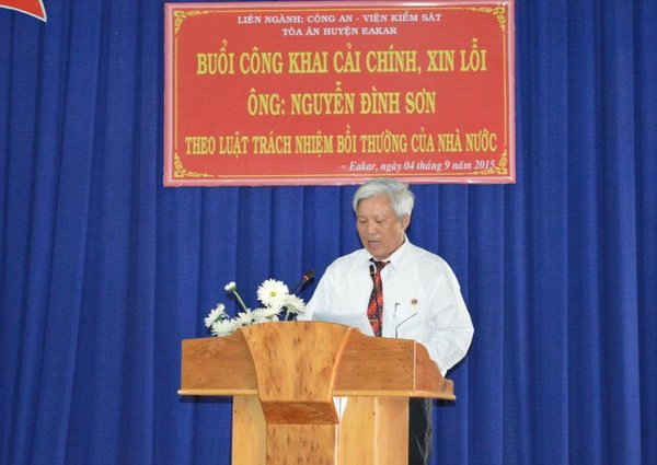 Ông Trần Văn Ly - Phó Chánh án TAND huyện Ea Kar, đã thay mặt 3 cấp tố tụng huyện Ea Kar xin lỗi ông Nguyễn Đình Sơn