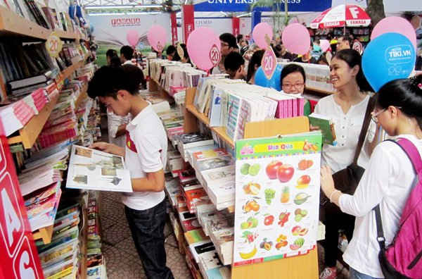 Các ấn phẩm trưng bày, giới thiệu gồm xuất bản phẩm tiếng Việt, xuất bản phẩm có giá trị của Việt Nam được dịch ra ngôn ngữ khác, hoặc xuất bản phẩm nhập khẩu từ nước ngoài