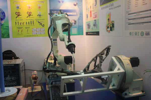 Robot tự động hàn kim loại của công ty TNHH Quốc tế Tân thế kỷ.