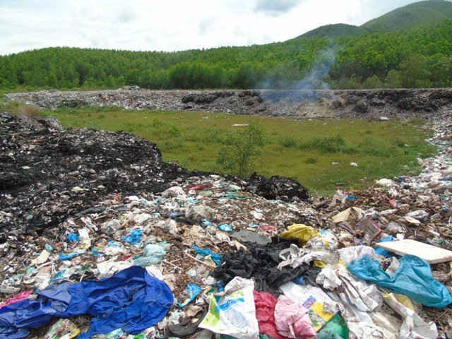 Bãi rác thải ở thị xã Hương Trà, Thừa Thiên Huế là 1 trong 5 điểm gây ô nhiễm môi trường nghiêm trọng