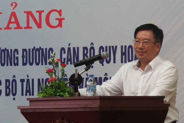 Thứ trưởng Bộ TN&MT Nguyễn Thái Lai phát biểu tại Lễ khai giảng