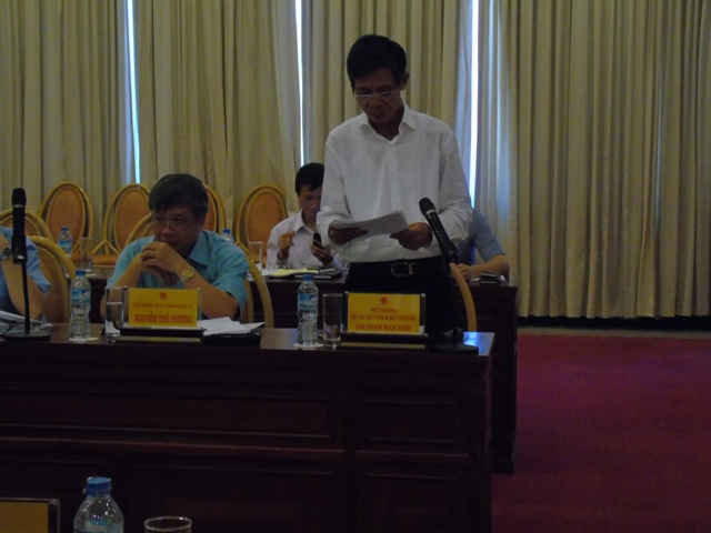 Thứ trưởng Bộ Tài nguyên và Môi trường Chu Phạm Ngọc Hiển phát biểu tại phiên họp