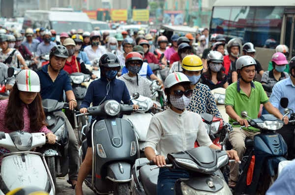 Khu vực ngã tư Nguyễn Trãi - Khuất Duy Tiến - Nguyễn Xiển người dân chôn chân hàng giờ tại đây