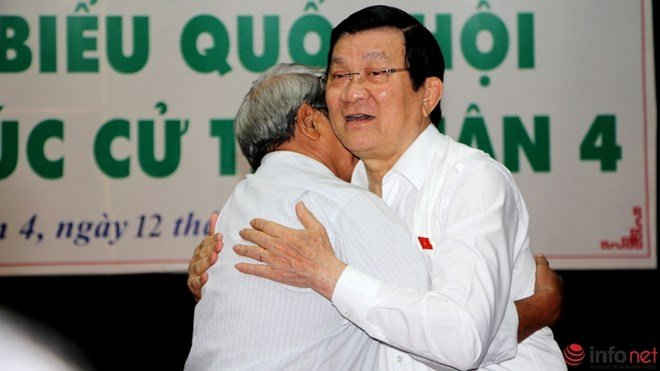 Chủ tịch Trương Tấn Sang gặp lại một người bạn tại buổi tiếp xúc cử tri ở quận 4.