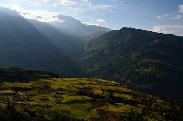 Ruộng bậc thang thung lũng Thẻ Pả, xã Ý Tý, xã Ngải Thầu , huyện Bát Xát ( tỉnh Lào Cai) được xếp hạng Di tích quốc gia danh lam thắng cảnh.