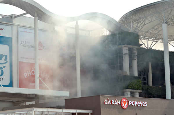Tình huống giả định là khói bốc lên từ khu vực phía Tây của Trung tâm thương mại AEON Mall.