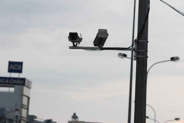 Hệ thống camera giám sát được lắp đặt đã xóa nạn vứt xả rác bừa bãi trên Cầu Chợ Cầu