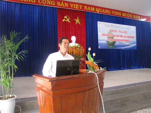 Phó Chủ tịch UBND quận Ngũ Hành Sơn Huỳnh Cự phát biểu tại Hội nghị tuyên truyền Luật BVMT, Luật TN nước trên địa bàn quận