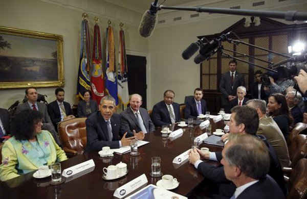  Tổng thống Mỹ Barack Obama tổ chức một hội nghị bàn tròn với các CEO để thảo luận về những nỗ lực nhằm giải quyết vấn đề biến đổi khí hậu ở Mỹ cũng như trên phạm vi toàn cầu tại Nhà Trắng ở Washington vào ngày 19/10. Ảnh: Reuters / Kevin Lamarque