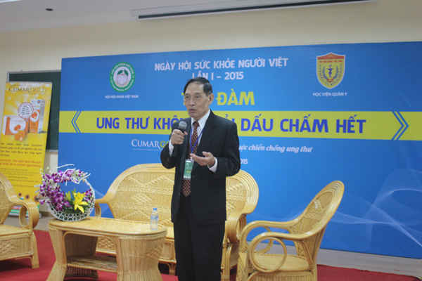 GS.TS Nguyễn Bá Đức chia sẻ tại buổi tọa đàm.