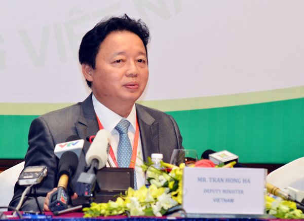 Thứ trưởng Bộ TN&MT Trần Hồng Hà phát biểu tại buổi họp báo