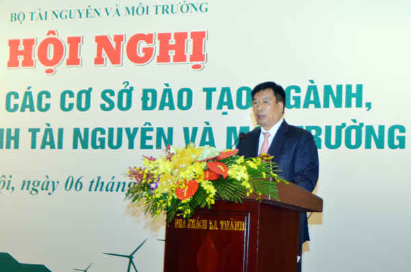 Thứ trưởng Bộ TN&MT Nguyễn Thái Lai phát biểu tại Hội nghị