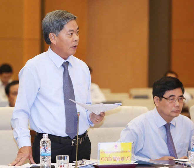 Bộ trưởng Bộ TN&MT Nguyễn Minh Quang báo cáo trong một phiên họp với Đoàn giám sát của Ủy ban Thường vụ Quốc về đất nông lâm trường - Ảnh: TTXVN 