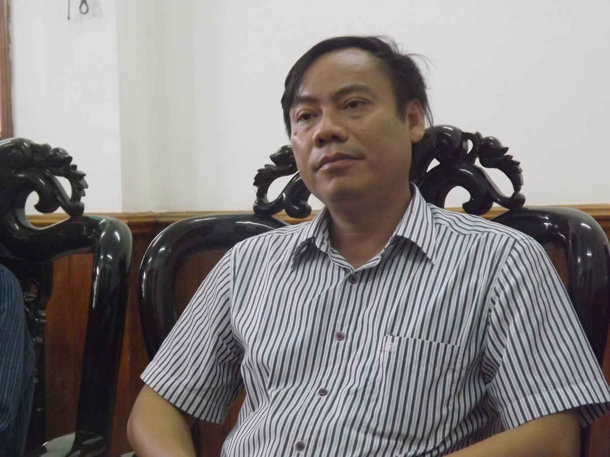 Ông Nguyễn Tiến Hùng- PCT UBND huyện Kỳ Anh trả lời phóng viên