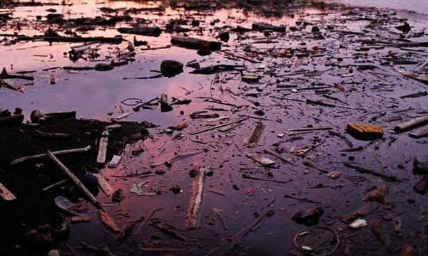 Mặt trời lặn bên trên vùng đồng bởi vì sông Tarcoles bị ô nhiễm và độc hại. Mặc cho dù được thừa nhận bên trên toàn toàn cầu về khoáng sản vạn vật thiên nhiên và những quyết sách xanh rớt, Costa Rica lại là điểm sở hữu một trong mỗi dòng sông ô nhiễm và độc hại nhất ở Trung Mỹ. Sông Tarcoles chảy vô Tỉnh Thái Bình Dương và bị ô nhiễm và độc hại bởi vì việc xả hóa học thải rắn và nước thải của những người dân ở vùng biển khơi điểm khu đô thị rộng lớn San José, điểm lắc 1/2 số lượng dân sinh của Costa Rica. Ảnh: Jeffrey Arguedas / EPA