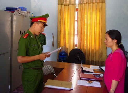 Cơ quan điều tra đọc quyết định khởi tố đối tượng Lê Thị Hồng Vân