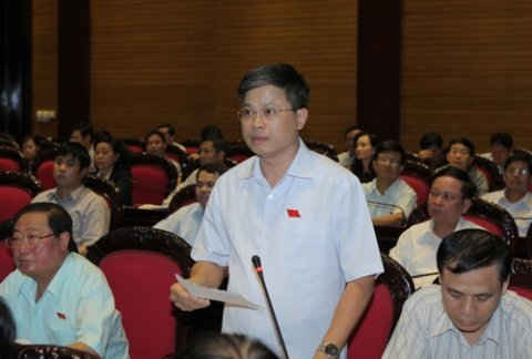 Đại biểu Nguyễn Sỹ Cương trong một phiên thảo luận, chất vấn tại Quốc hội