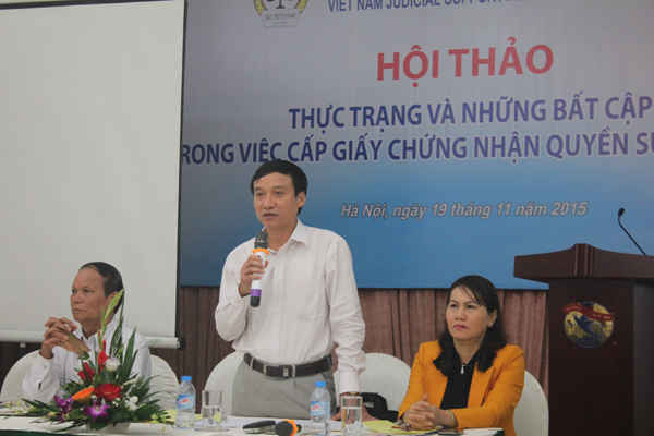 ông Bùi Văn Xuyền, Phó đoàn đại biểu Quốc hội tỉnh Thái Bình, thường trực Uỷ ban Pháp luật Quốc hội cho rằng thiếu hiểu biết về pháp luật Đất đai của người dân ảnh hướng không nhỏ đến việc cấp Sổ đỏ.   