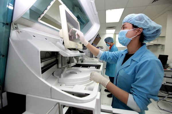 Phòng xét nghiệm sinh hóa huyết học áp dụng công nghệ thông tin và kỹ thuật cao chuyên xét nghiệm đường, các chức năng gan, thận,…. tại Phòng khám An Khang