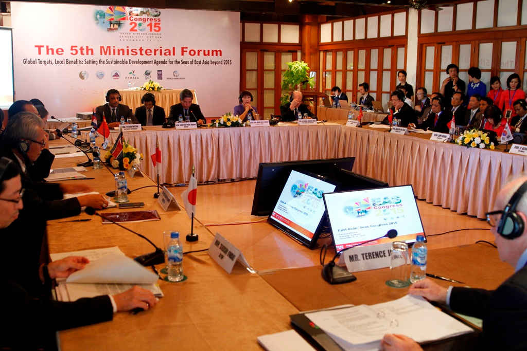 Diễn đàn Bộ trưởng các biển Đông Á năm 2015 đã bế mạc và đưa ra Bản Thỏa thuận Đà Nẵng thông qua Chiến lược Phát triển Bền vững biển và vùng bờ biển Đông Á 