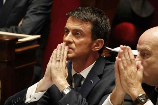 Thủ tướng Pháp Manuel Valls tham dự một cuộc tranh luận kéo dài tình trạng khẩn cấp tại Quốc hội Paris, Pháp vào ngày 19/11 mới đây sau hàng loạt các cuộc tấn công làm chết người vào thứ Sáu tuần trước ở thủ đô nước Pháp. Ảnh: Reuters / Charles Platiau