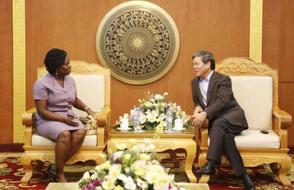 Bộ trưởng Nguyễn Minh Quang làm việc với bà Victoria Kwakwa, Giám đốc Ngân hàng thế giới tại Việt Nam.