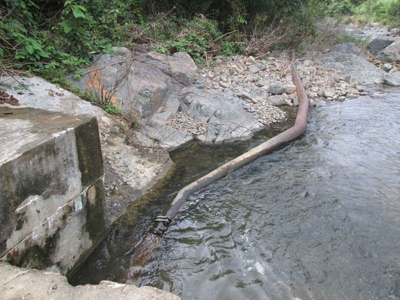 Đường ống nước từ suối Gia Ôi dẫn về nhà máy nước Tô Hạp