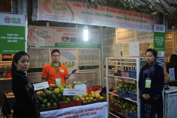 Công ty CPĐT nông nghiệp công nghệ cao Việt Nam giới thiệu các sản phẩm cao sạch, cam sành