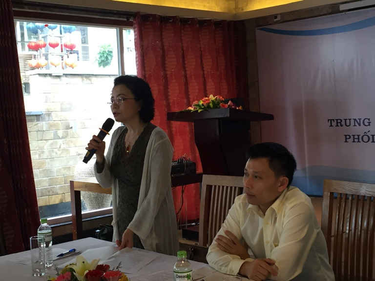 PGS.TS Đinh Thị Thúy Hằng – Giám đốc Trung Tâm BDNVBC, Hội Nhà báo Việt Nam phát biểu tại hội thảo