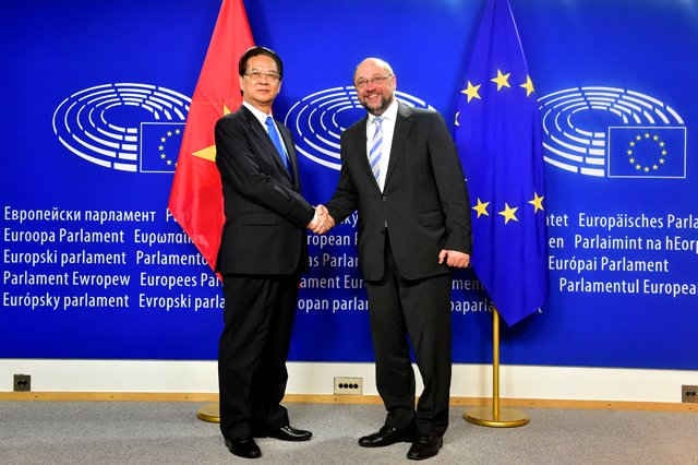 Thủ tướng Nguyễn Tấn Dũng và Chủ tịch Nghị viện châu Âu Martin Schulz. 