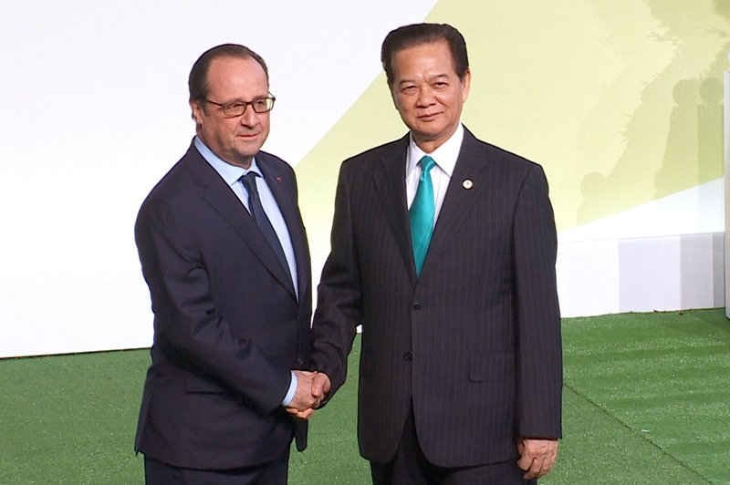 Tổng thống Pháp Francois Hollande đón Thủ tướng Nguyễn Tấn Dũng 