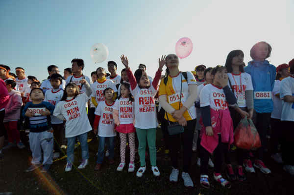 Ngày hội từ thiện lần đầu tiên được tổ chức tạiHà Nội thu hút rất đông người dân tham gia.