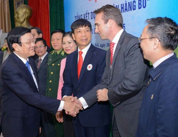 Chủ tịch nước Trương Tấn Sang chúc mừng các tổ chức, cá nhân tại Hội nghị