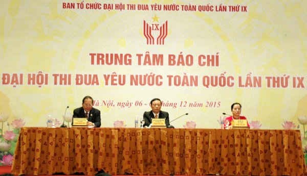 Ngay sau khi bế mạc Đại hội, các đồng chí Phạm Văn Linh - Phó trưởng Ban Tuyên giáo Trung ương, Trương Minh Tuấn - Thứ trưởng Bộ Thông tin và truyền thông, Trần Thị Hà - Thứ trưởng Bộ Nội vụ đã chủ trì buổi họp báo giới thiệu thành công của Đại hội. Ảnh: Việt Hùng