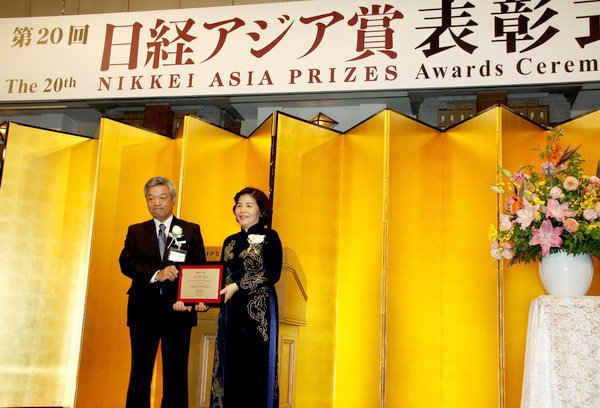 Bà Mai Kiều Liên - CEO Vinamilk, người phụ nữ Việt Nam đầu tiên và duy nhất được nhận Giải thưởng Nikkei châu Á 2015