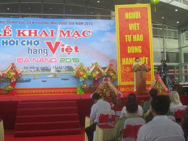Thứ trưởng Bộ Công thương Hồ Thị Kim Thoa phát biểu tại buổi lễ khai mạc