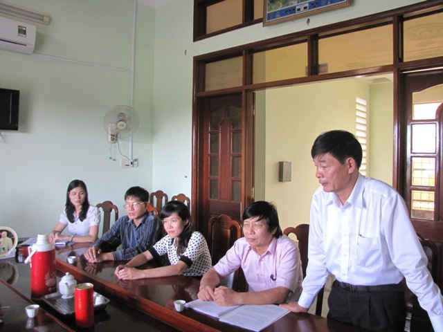 Ông Trương Văn Đạt - Phó Vụ trưởng Vụ thi đua khen thưởng và Tuyên truyền phát biểu tại buổi kiểm tra thực tế tại xã Cát Trinh (huyện Phù Cát)