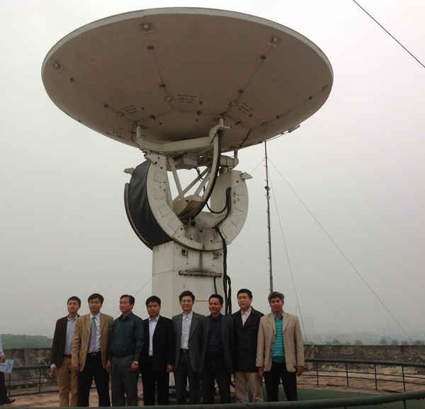 Đoàn công tác Cộng hòa dân chủ nhân dân Lào thăm quan Trạm thu ảnh viễn thám (Cục Viễn thám quốc gia)