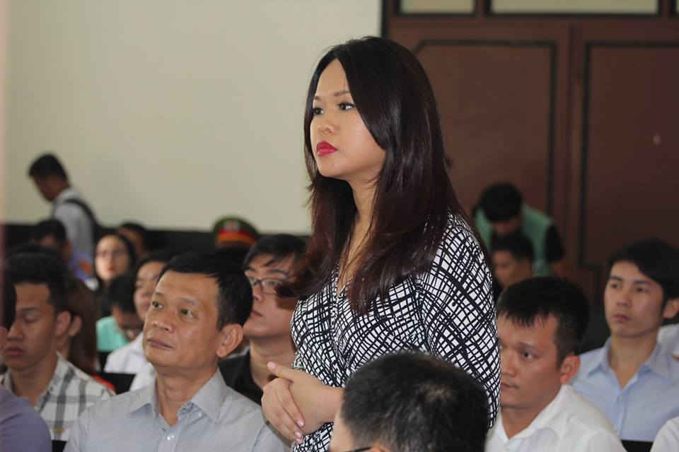 Bà Trần Ngọc Bích - Giám đốc điều hành Cty Tân Hiệp Phát tại phiên tòa 