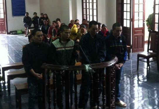 Phiên tòa xét xử vụ án vận chuyển, buôn bán 40 bánh hê rô in bị bắt giữ tại Lào Cai. 