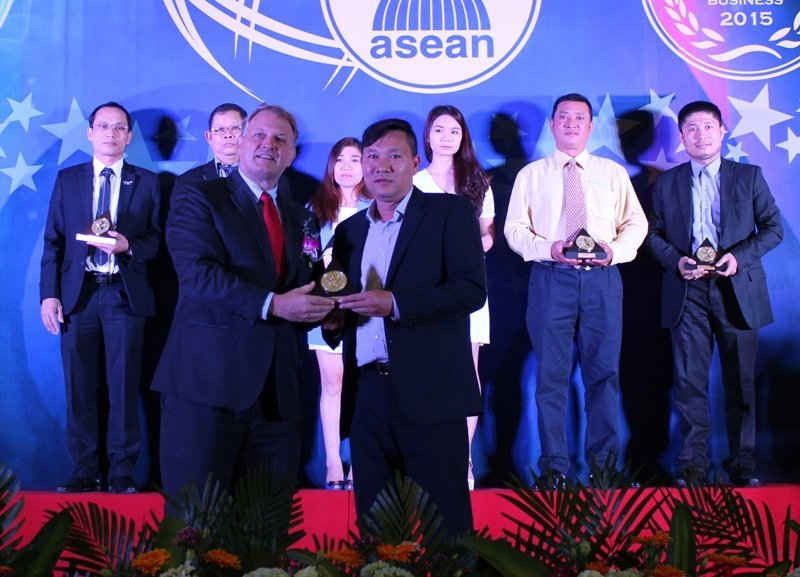 Ông Phạm Tuấn Anh, Giám đốc Công ty Viet Remax ( công ty thành viên của MBLand Holding) tại Lễ công bố Trusted Brand 2015.