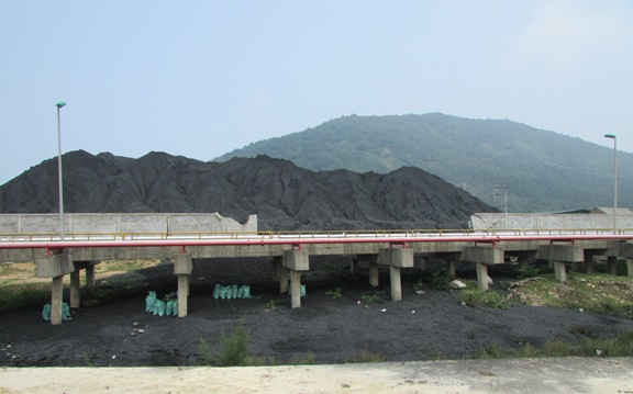 Bãi than của Tập đoàn Hoành Sơn