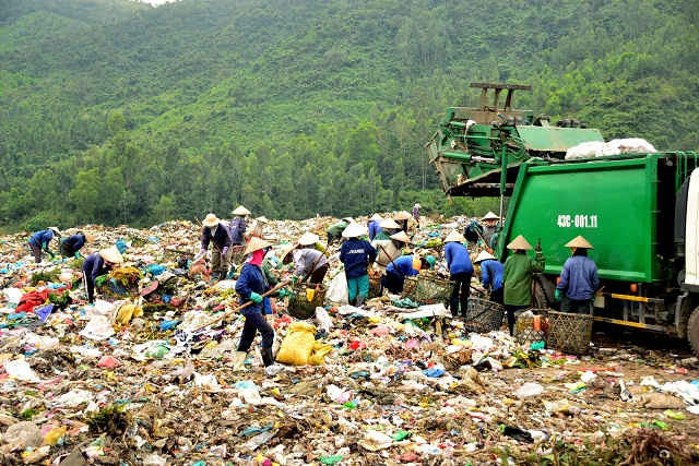 Hiện công nghệ xử lý rác thải tại bãi rác Khánh Sơn rất lạc hậu 