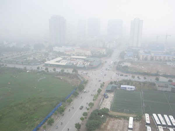 Khu đô thị Nam Trung Yên chìn trong sương mù.
